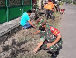 Wujud Kemanunggalan TNI Dengan Rakyat, Babinsa Koramil Tipe B 0808/11 Binangun Gelar Kerja Bakti Bersama