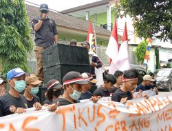 LSM Siliwangi bersatu gelar aksi Damai di depan kantor LH kota serang