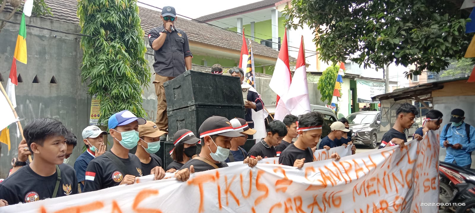 LSM Siliwangi bersatu gelar aksi Damai di depan kantor LH kota serang