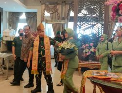 Danlanal Hadiri Acara Penyambutan Pangdam II/Sriwijaya Berserta Istri di Bandara Internasional SMB II Palembang