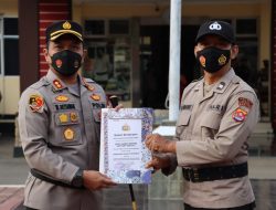 Kapolres Lebak berikan penghargaan Best  police of The month  kepada dua personil polres lebak