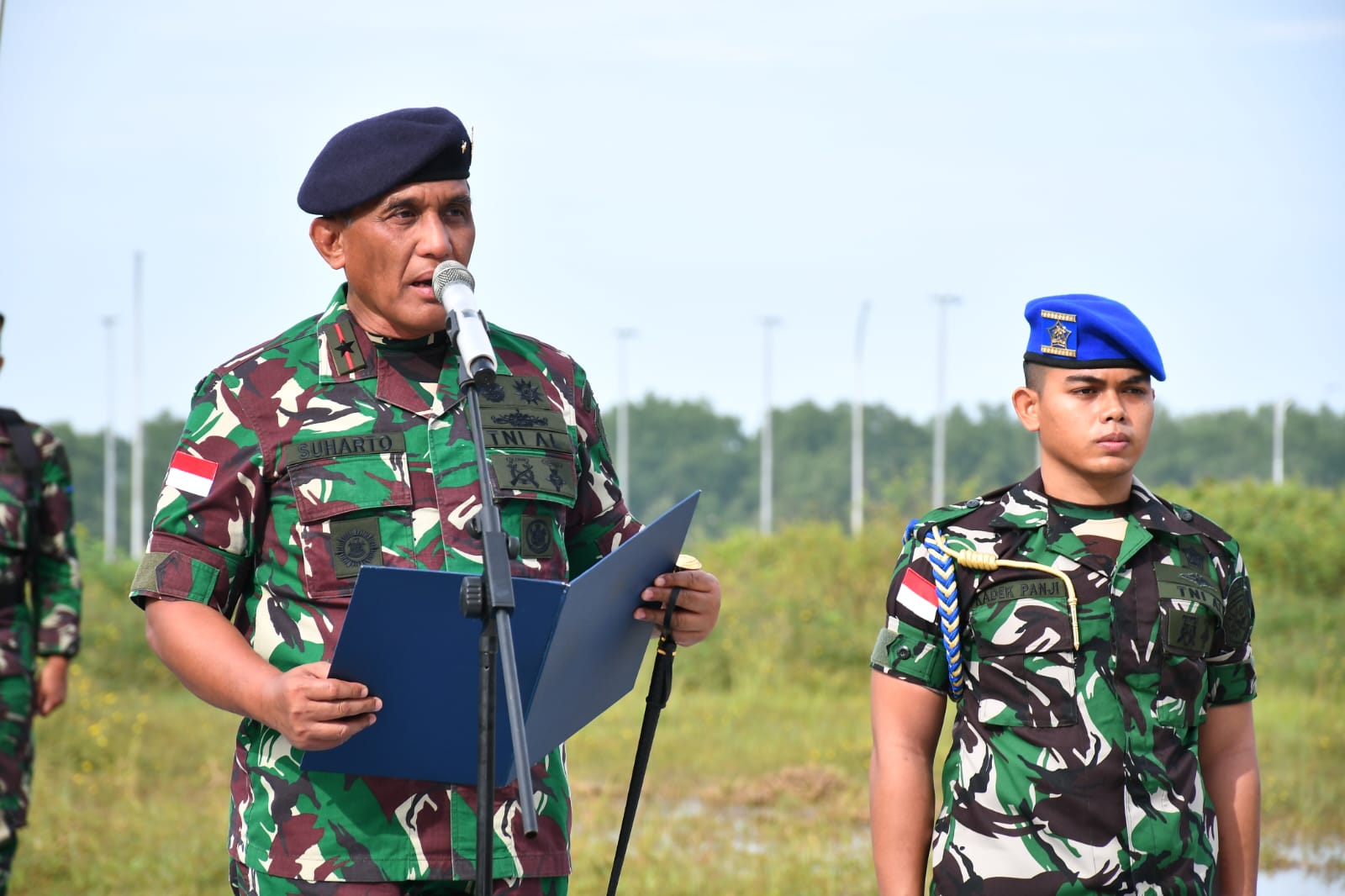 Komandan Lantamal XII Pimpin Upacara Bendera dan Laksanakan Jam Komandan