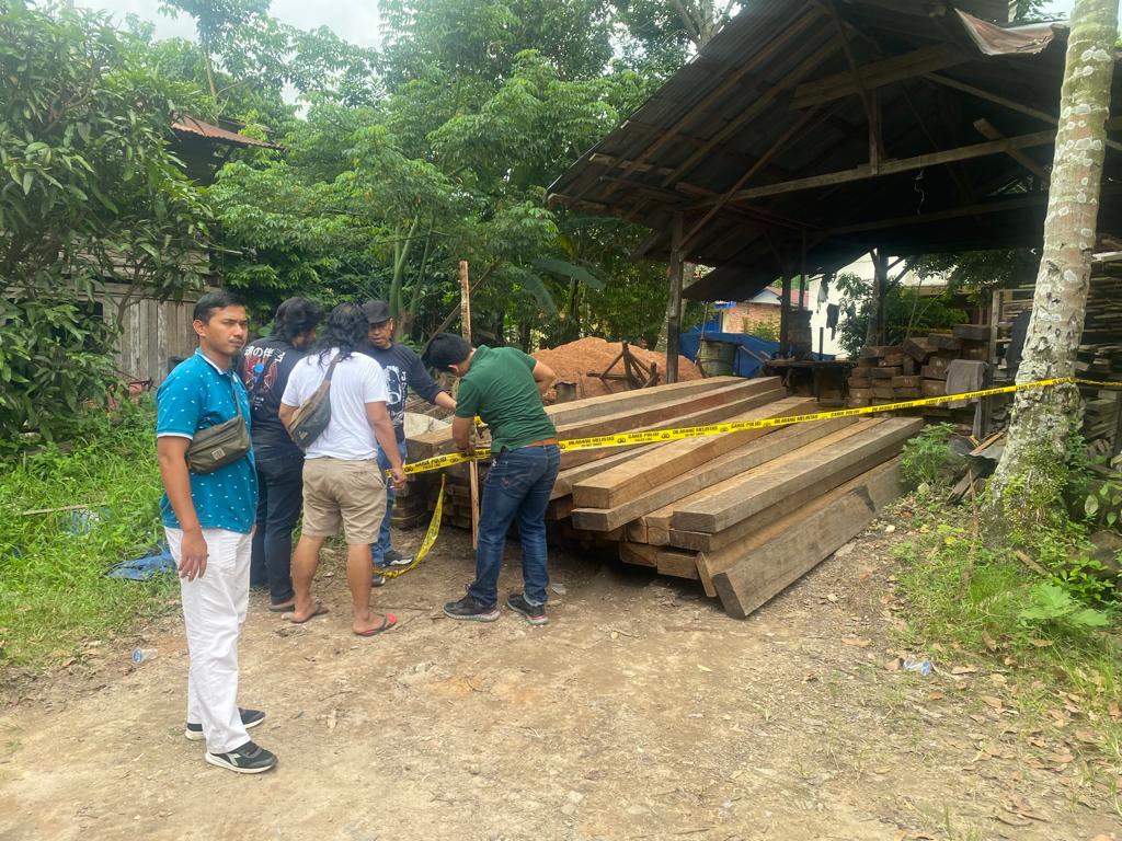 Tiga Terduga Pelaku Pembalakan Liar di Desa Tangkit Kecamatan Sungai Gelam di Amankan