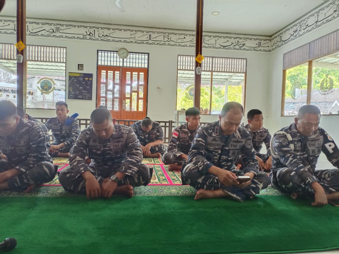 Prajurit Lanal Simeulue Adakan Doa Bersama Dalam Rangka HUT TNI Angkatan Laut Ke-77 Tahun 2022