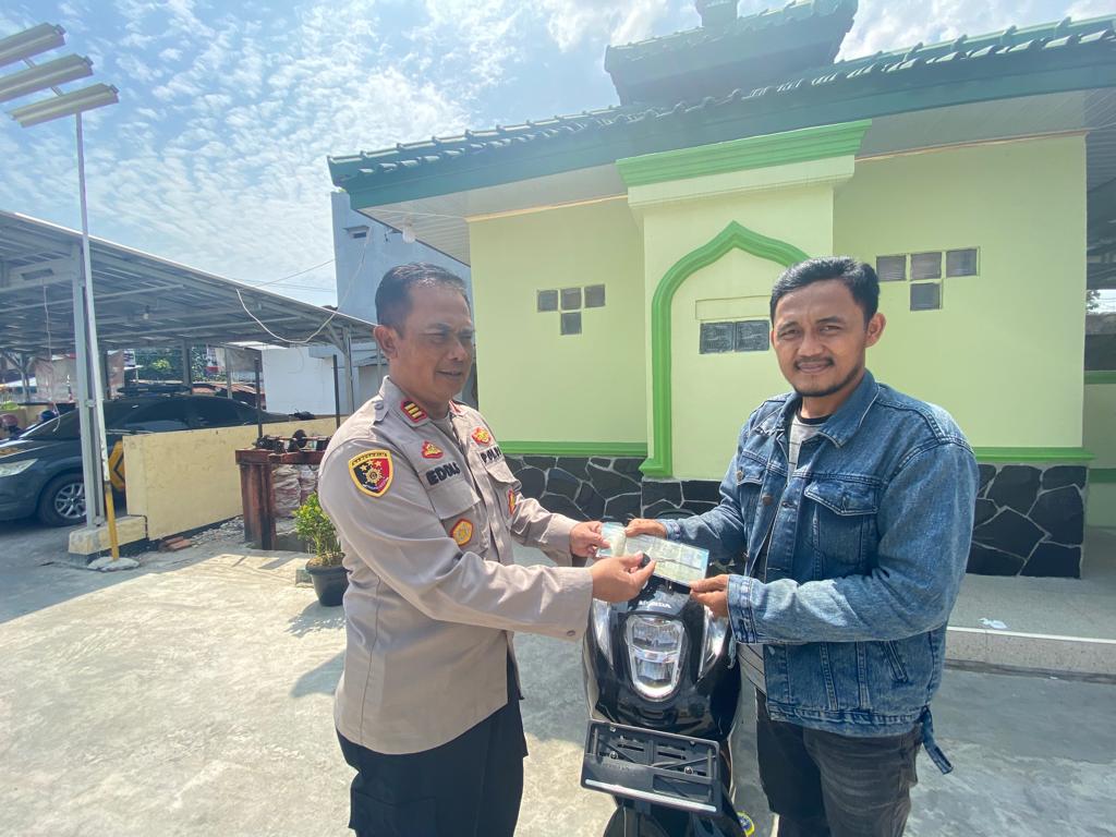 Polsek Serang Polresta serang Kota Serahkan Barang Bukti Motor Hasil Kejahatan Kepada Pemiliknya