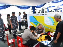 Peringati HUT ke-77 TNI Angkatan Laut Lantamal XII Gelar Khitanan dan Donor Darah Diatas Kapal Perang