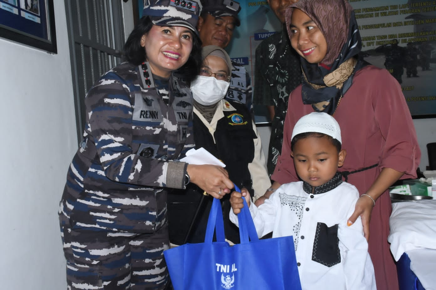 Sambut HUT Ke-77 TNI AL Lanal Bandung Laksanakan Bakti Kesehatan Serentak