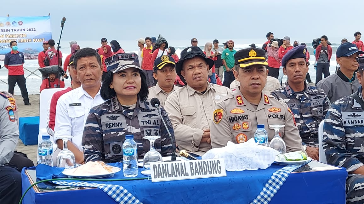 Sambut HUT Ke-77 TNI AL Lanal Bandung Gelar Gerakan Nasional Laut Bersih Tahun 2022 Secara Serentak