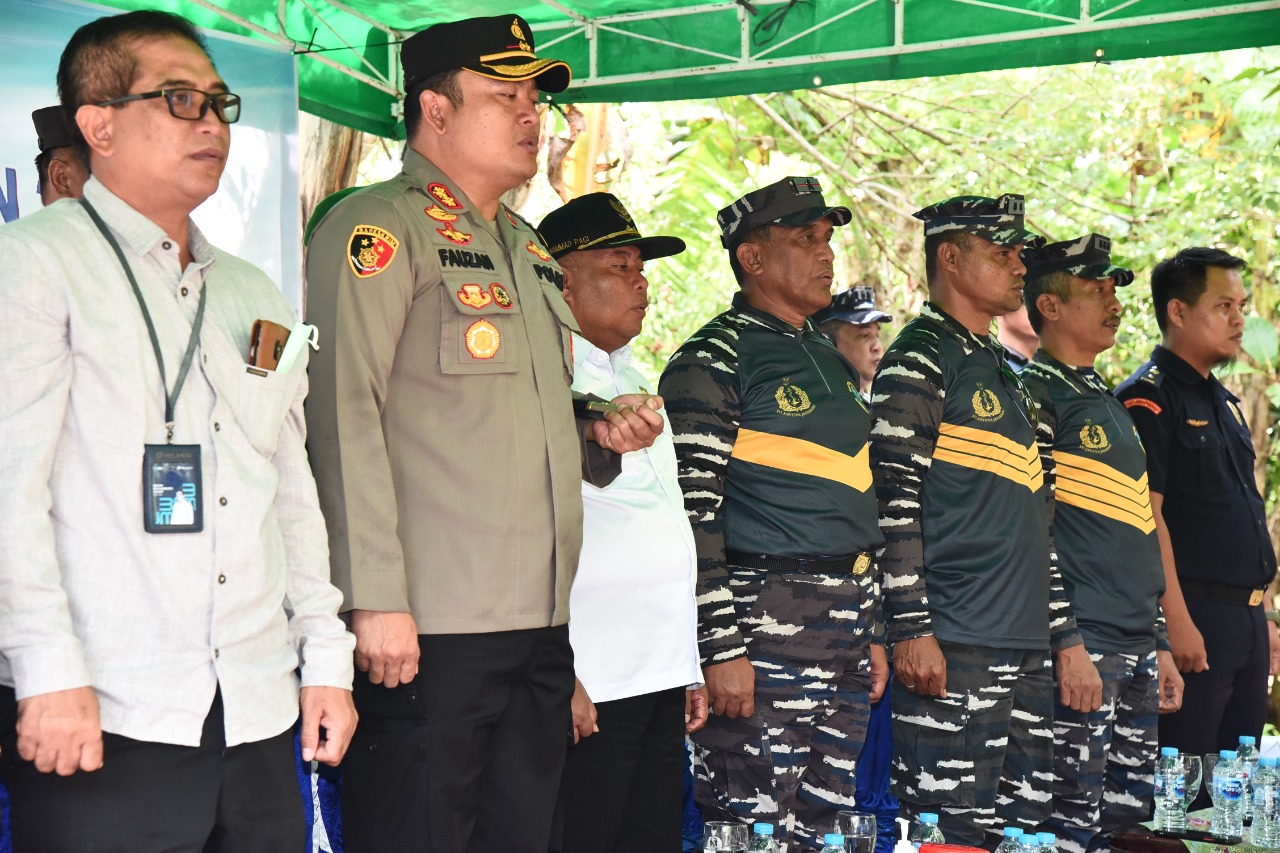 Sambut HUT Ke-77 TNI Angkatan Laut, Lantamal XII Ikut Gerakan Nasional Laut Bersih Secara Serentak Seluruh Indonesia