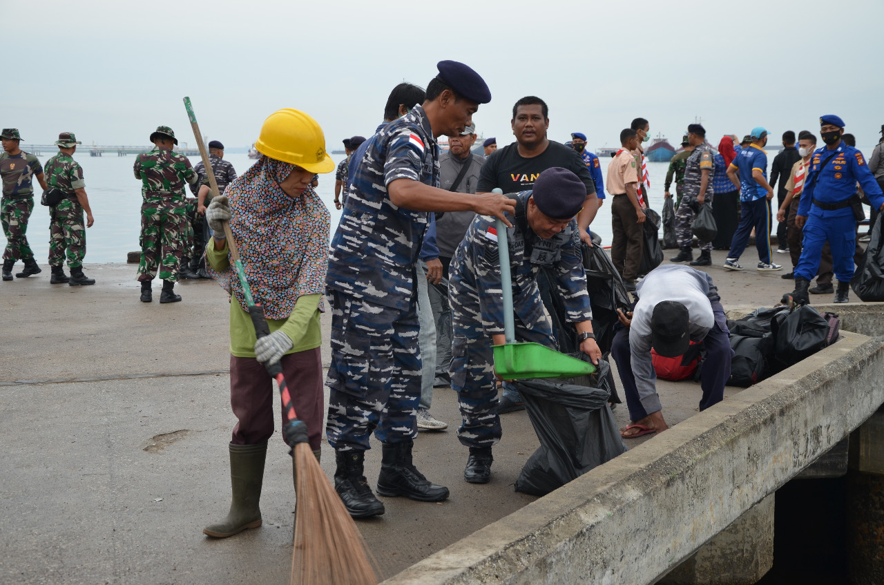 Gerakan Nasional Laut Bersih Tahun 2022 Oleh Lanal Dumai