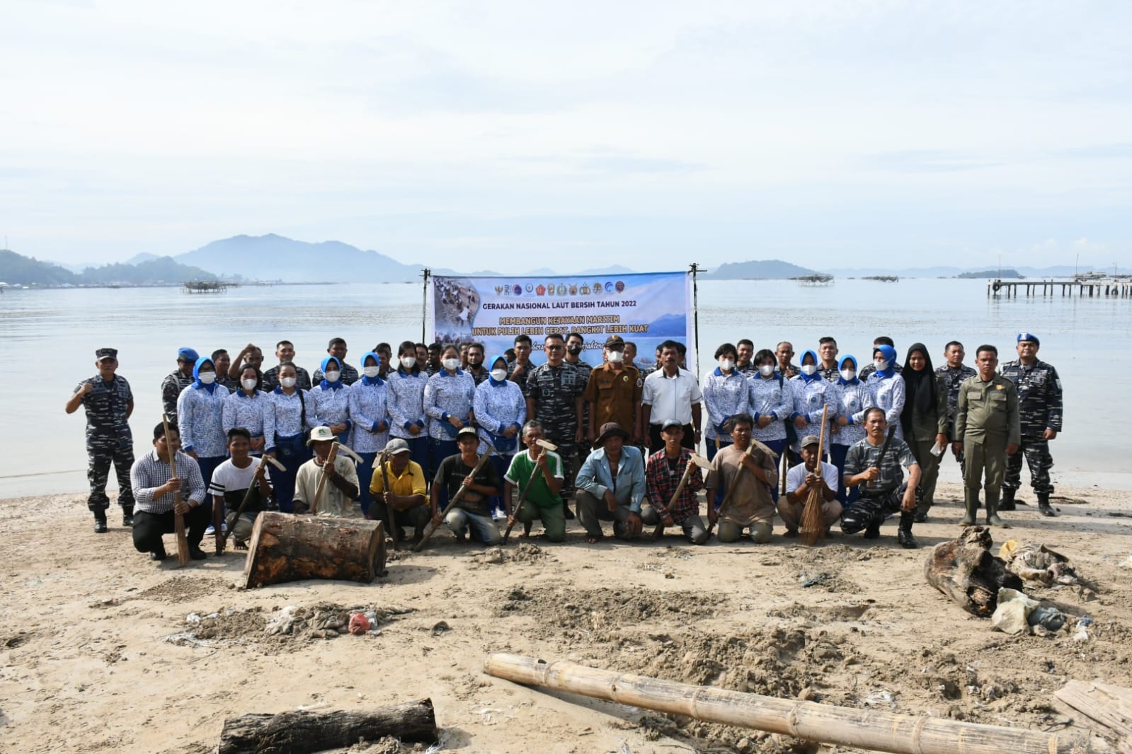 Wujudkan Laut Bersih Lanal Sibolga Laksanakan Bersih Pantai