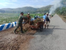 Peduli Kebersihan Lingkungan, Babinsa Kademangan Bersama Warga Masyarakat Gelar Jumat Bersih