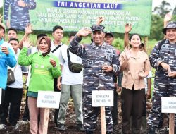 Pangkalan Utama TNI AL XII Dukung Gerakan Nasional Penanaman Sorgom Serentak Dalam Rangka Memperingati HUT Ke-77 TNI AL Tahun 2022