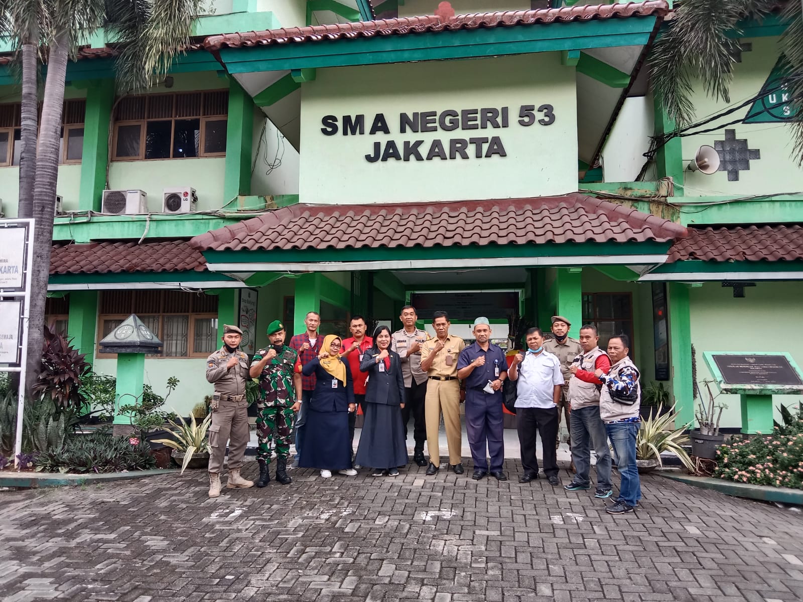 Babinsa Koramil 01/Jatinegara Bhabinkamtibmas Hadiri Giat Rakor Sadar Lingkungan