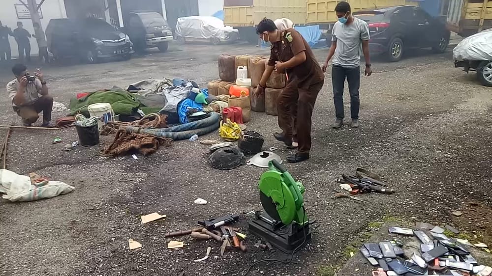 Kejaksaan Negeri Merangin Musnahkan Barang Bukti