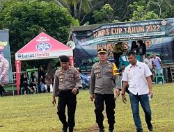 Kabag OPS Polres Merangin Langsung Pantau Situasi Kamtibmas Pada Turnamen Sepak Bola.