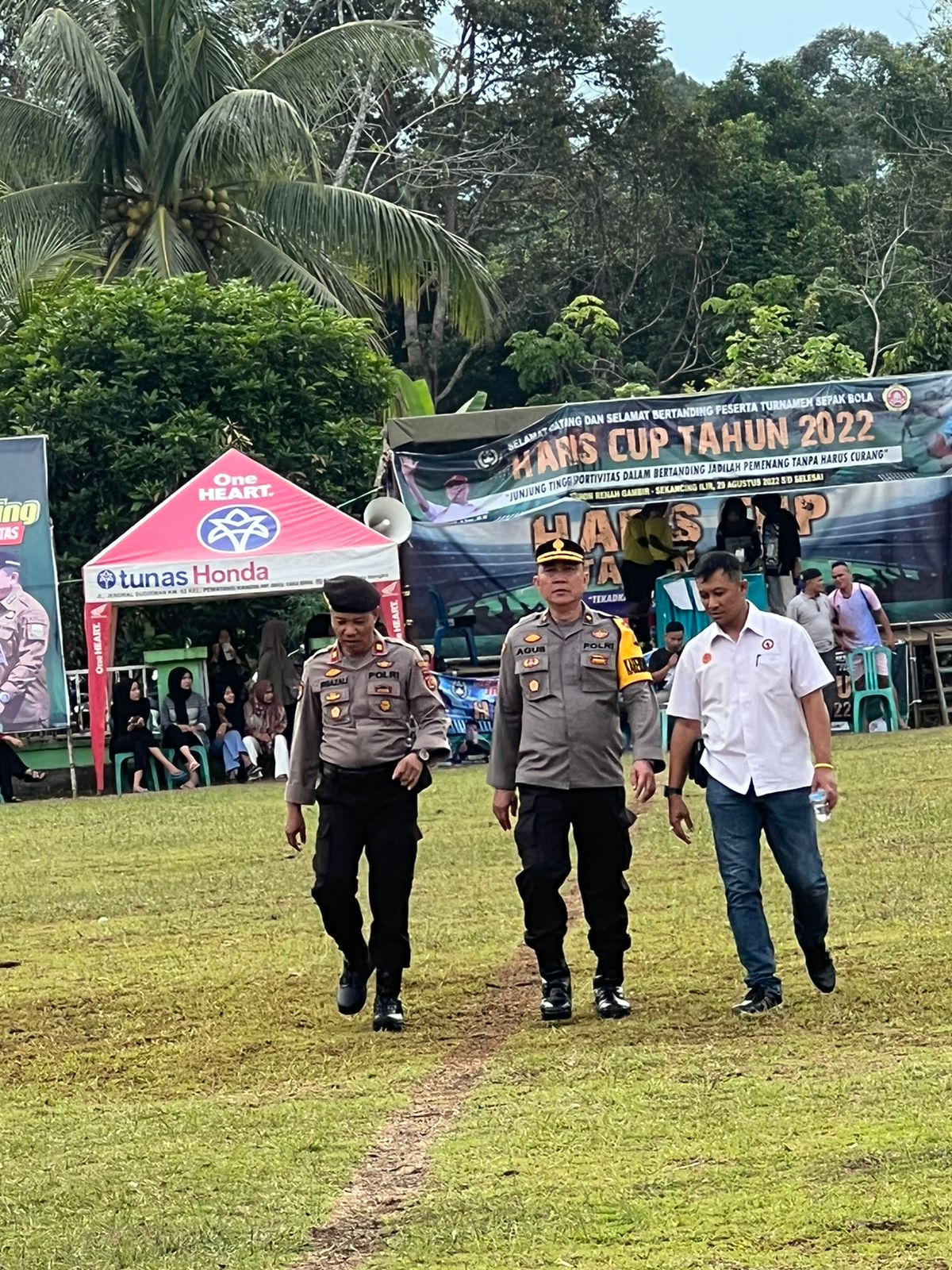 Kabag OPS Polres Merangin Langsung Pantau Situasi Kamtibmas Pada Turnamen Sepak Bola.