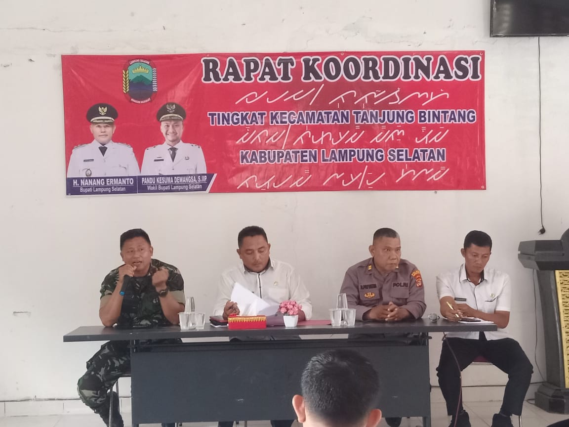 Hadir Dalam Rakorcam Danramil 043-09/Tjb Kapten Inf Ujang Khaerudin Mendukung Dan Mendampingi Setiap Giat Program Kecamatan