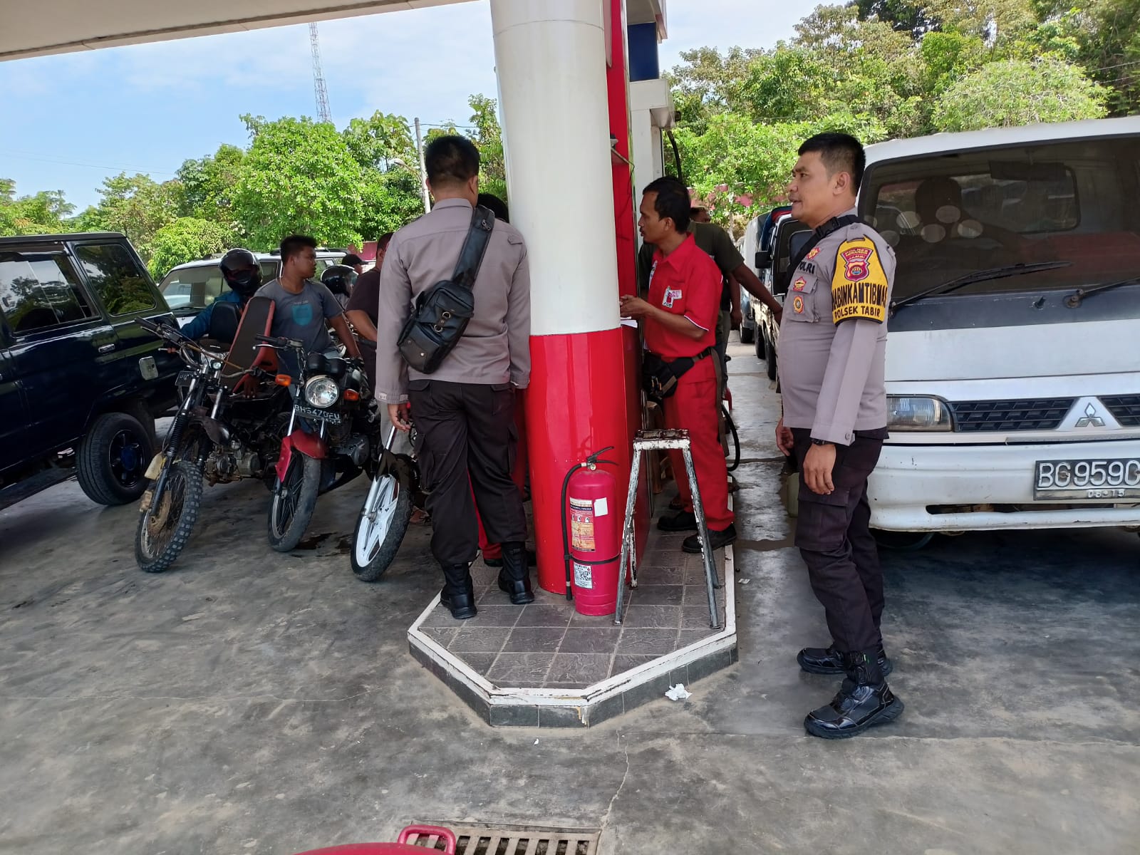 Polsek Tabir Penggunaan Mypertamina telah Dimengerti Masyarakat,Bhabinkamtibmas Laksanakan Giat Monitoring.