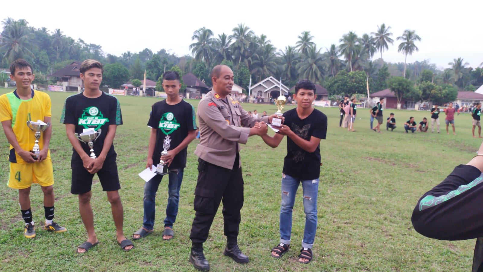 Polsek Bangko Laksanakan Pengamanan Pertandingan Sepak Bola di Desa Pulau Rengas