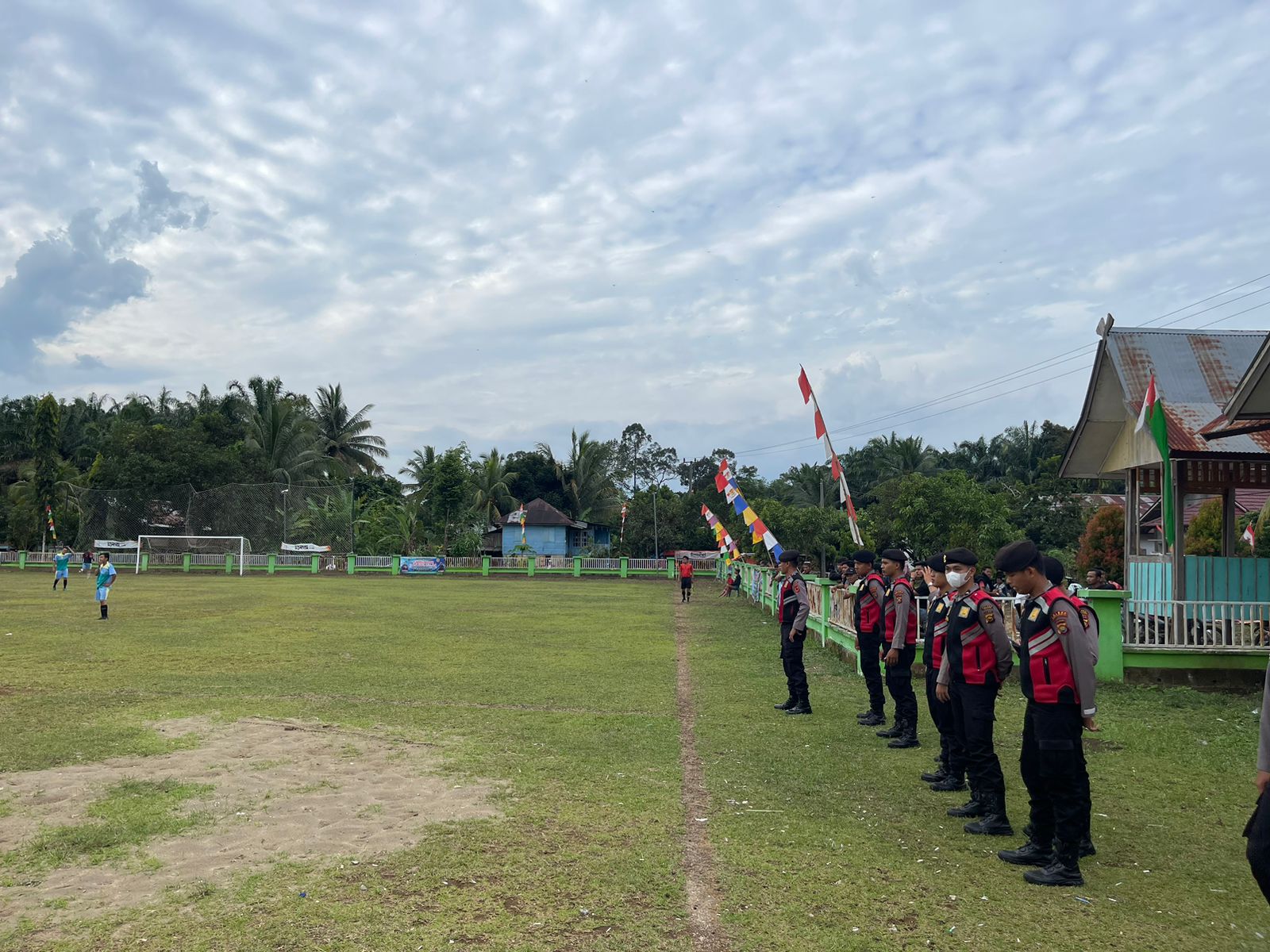 Samapta Polres Merangin dan Polsek Siau Berikan Pengamanan Pelaksanaan Turnamen Al Haris Cup 2022