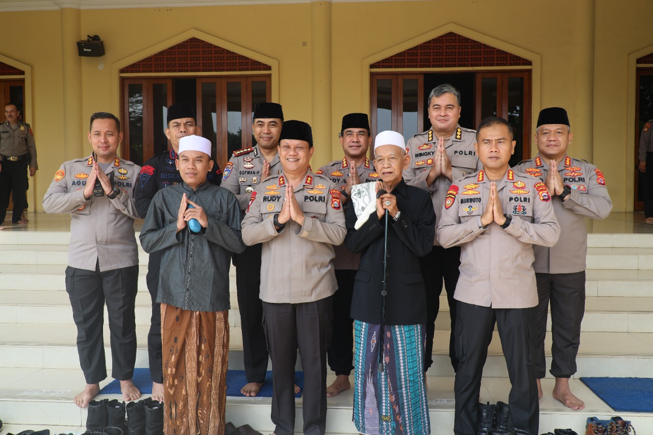 Polda Banten Gelar Sholat Tolak Bala Peringati Rebo Wakasan