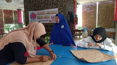 Csr Indocement Cirebon Latih Bank Sampah Desa Binaan tentang Kerajinan Dari Kertas Bekas