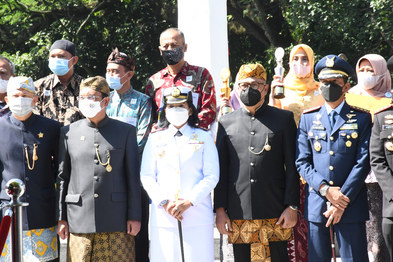 Komandan Lanal Bandung Hadiri Upacara Peringatan Hari Jadi Ke-212 Kota Bandung