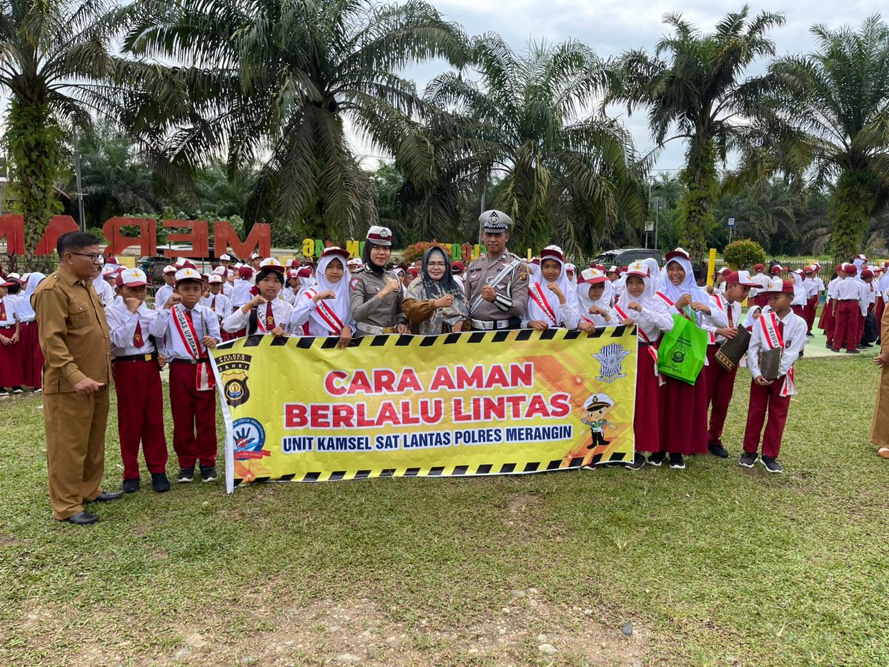 Cara Aman ke Sekolah, Unit Kamsel Laksanakan Kegiatan Himbauan di SDN 146 BANGKO.