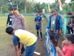 Kompol. Agus Saleh Langsung Pantau Laga Seru Turnamen Sepak Bola di Sekancing Ilir.