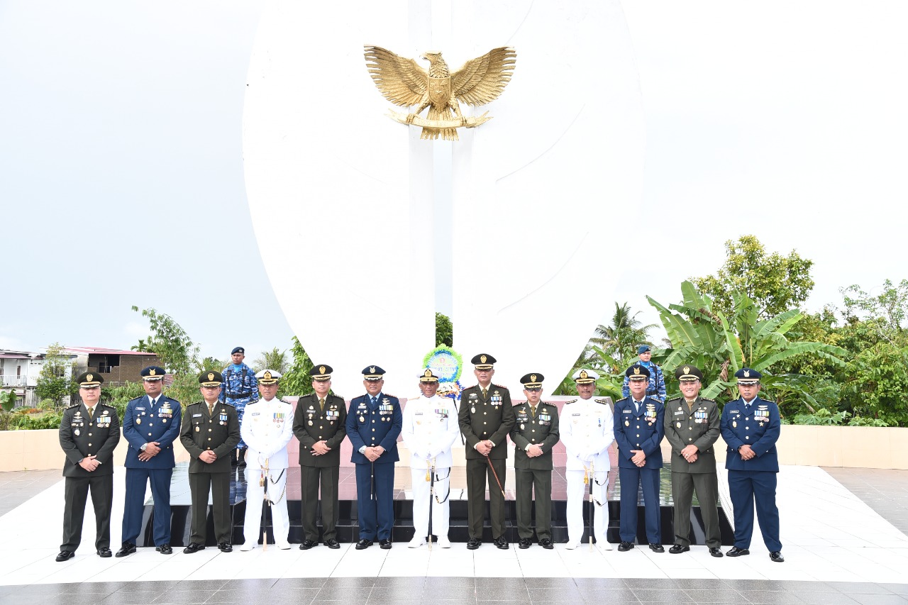 HUT Ke-77 TNI Danlantamal XII Pimpin Ziarah Nasional Di TMP Dharma Patria Jaya