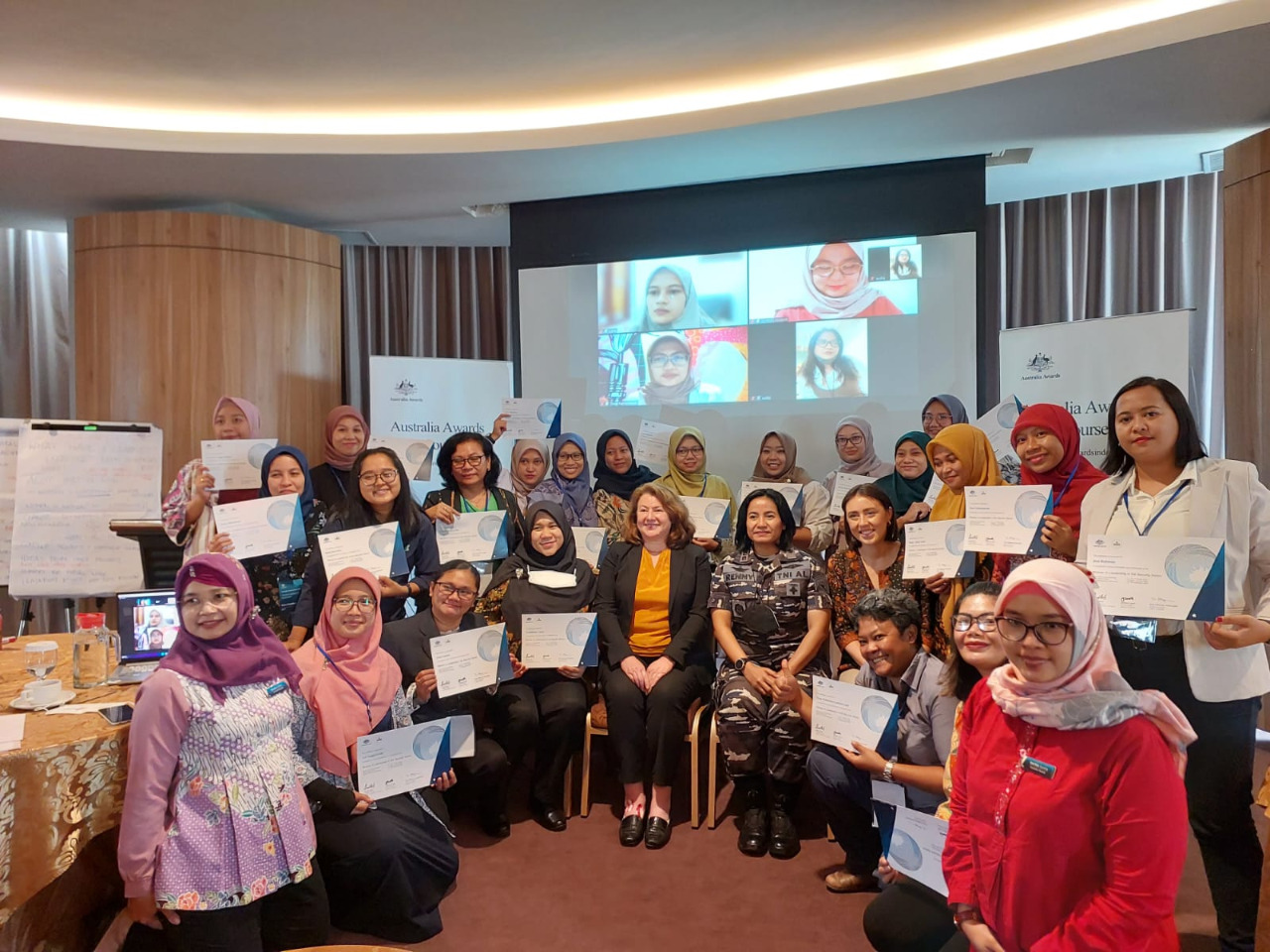 Komandan Lanal Bandung Bertindak Sebagai Narasumber Women in Leadership in the Security Sector Short Course