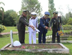 Sambut HUT TNI Ke-77 Lanal Dumai Laksanakan Ziarah Di TMP Kusuma Dharma Pekanbaru dan TMP Damai Sentosa Dumai