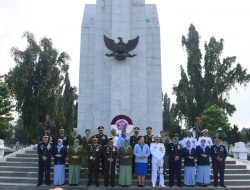 Komandan Lantamal I Hadiri Ziarah Nasional Dalam Rangka HUT TNI Ke-77 Tahun 2022 Di TMP Bukit Barisan