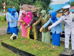 Komandan Lanal Simeulue Sebagai Irup Ziarah Nasional dan Tabur Bunga HUT Ke-77 TNI Tahun 2022 di Taman Makam Bahagia