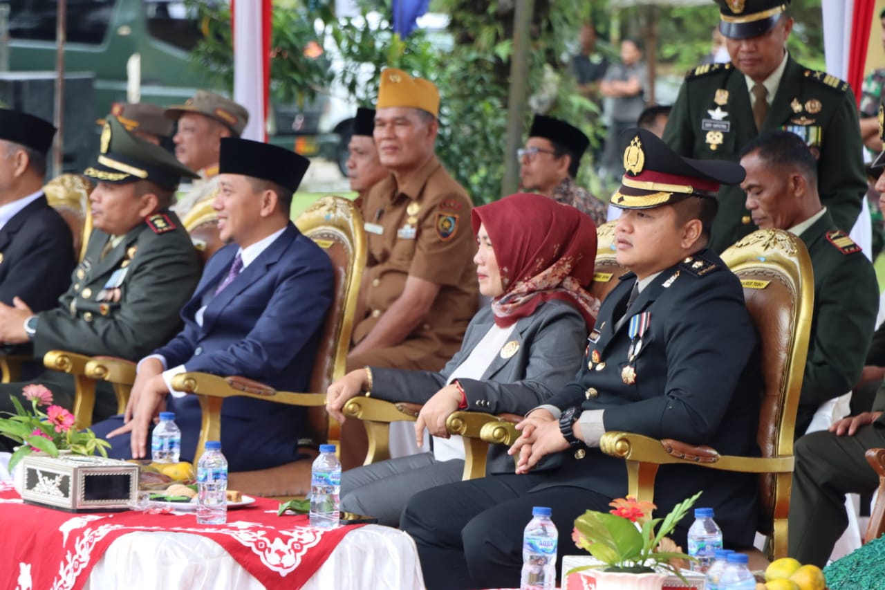 Kapolres tebo Akbp Fitria Mega Mpsi.Psi Yang Di Wakili Oleh Kabag Ops Kompol Dhadhag A Sik Menghadiri Upacara Hari  Ulang tahun TNI  Yang Ke 77 Di Muara Bungo