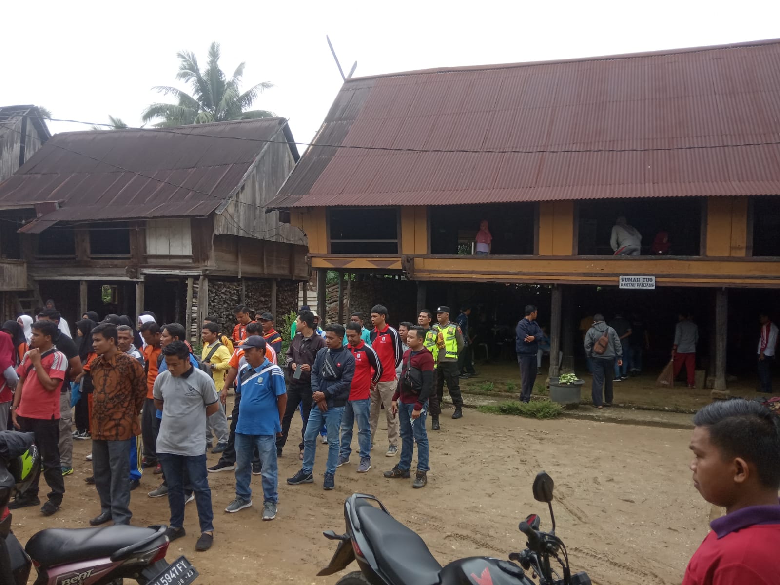 Kapolsek Tabir,Persiapan Assesment Geopark Laksanakan Giat Gotong Royong.