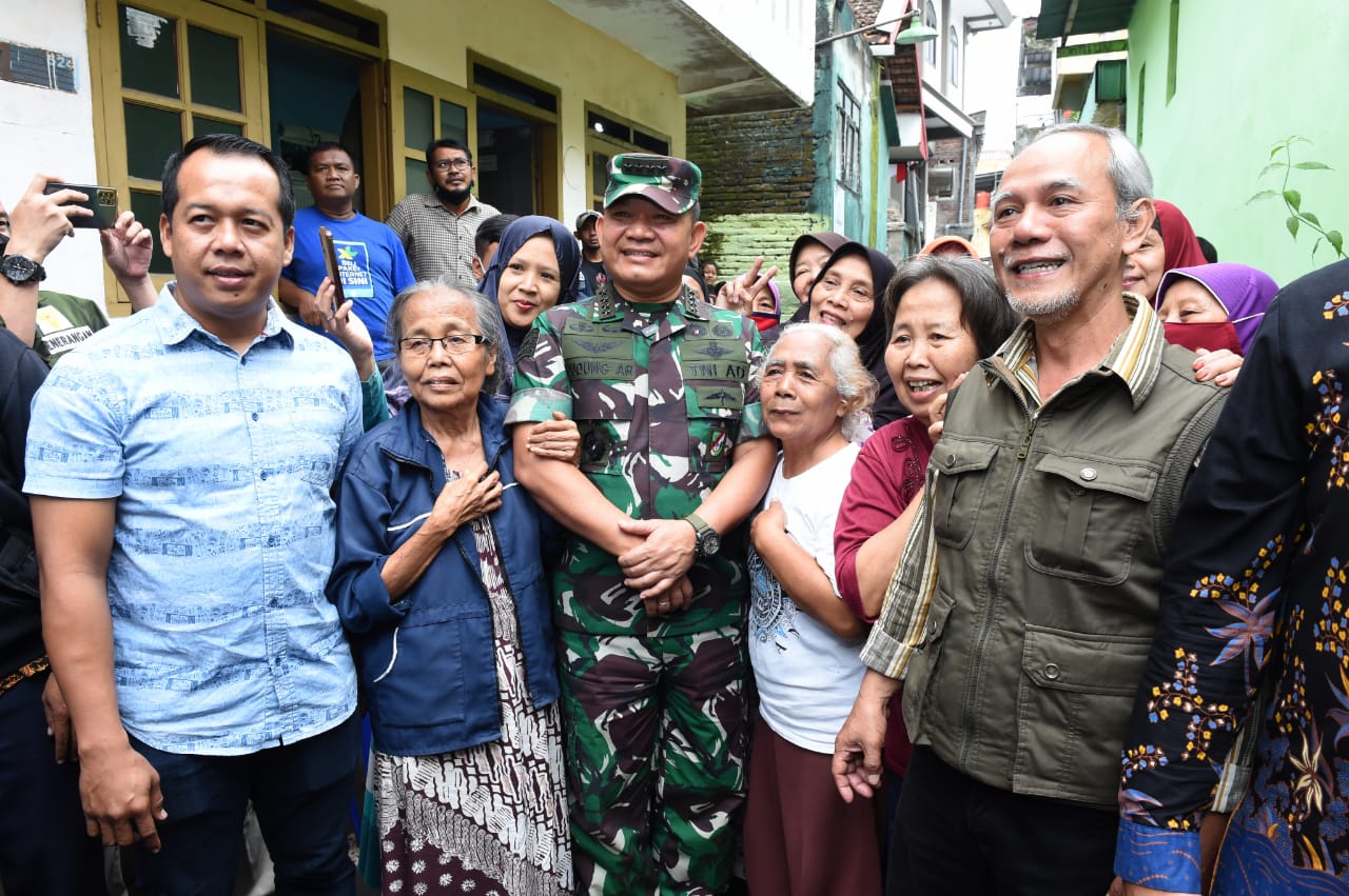 Kasad Jenguk Korban Peristiwa Kanjuruhan Malang