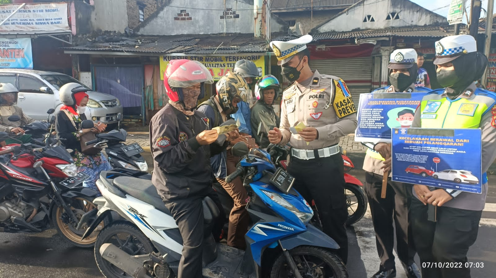 OPS Zebra Maung 2022 Satlantas Polres Serang Kota Laksanakan Gatur Dan Himbauan Kepada Pengendara