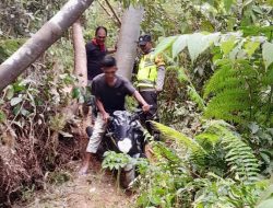 Pasca Intensitas Hujan Tinggi Kemarin, Polsek Limun Siagakan Personilnya Bantu Masyarakat Membersihkan Material Longsor hingga Himbau Waspada Pasca Banjir.