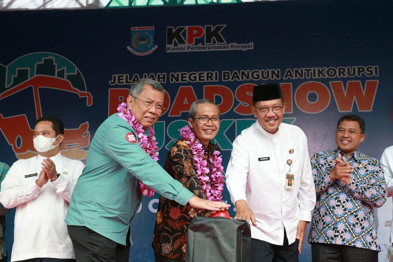 Hadiri pembukaan Roadshow Bus KPK 2022 di Kota Tangerang Selatan, Pj Sekda Provinsi Banten M Tranggono, Cegah Korupsi Pemprov Banten Kuatkan APIP