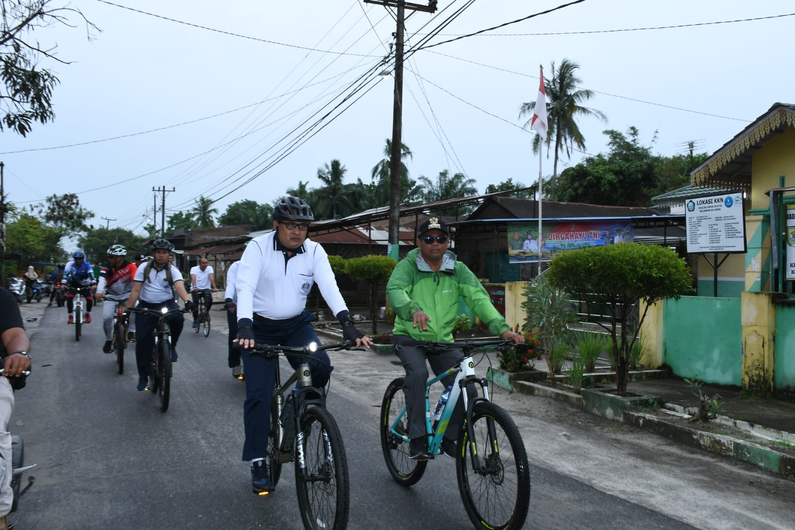 Danlantamal I Mengikuti Fun Bike, Lomba Layang-Layang dan Festival Dangdut Dalam Rangka Program Kampung Bahari Nasional Kedua