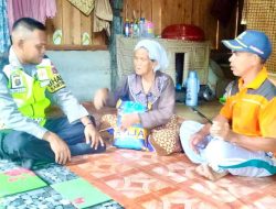 Polsek Batin VIII Door To Door Bagikan Paket Sembako Kepada Warga Lansia Yang Terdampak Kenaikan Harga BBM