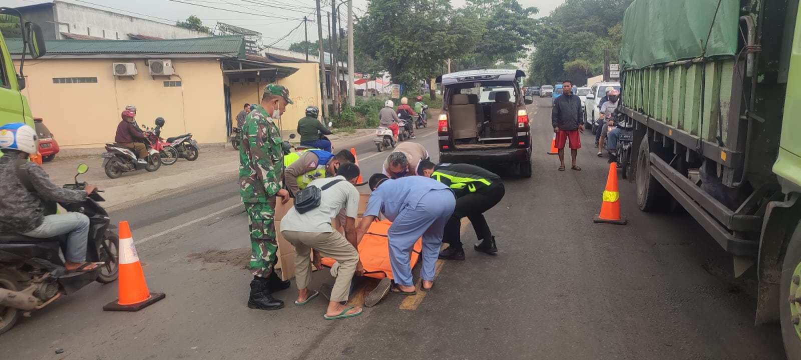 Gagal Nyalip Kendaraan, Satlantas Polresta Serang Kota Evakuasi korban kecelakaan Lalulintas