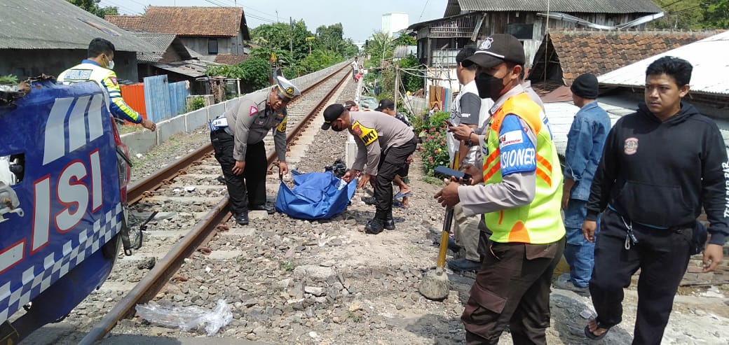 Satu Pengemudi Motor Tewas Tertabrak Kereta Api, Kasat Lantas Polres Cilegon Jelaskan Kronologisnya