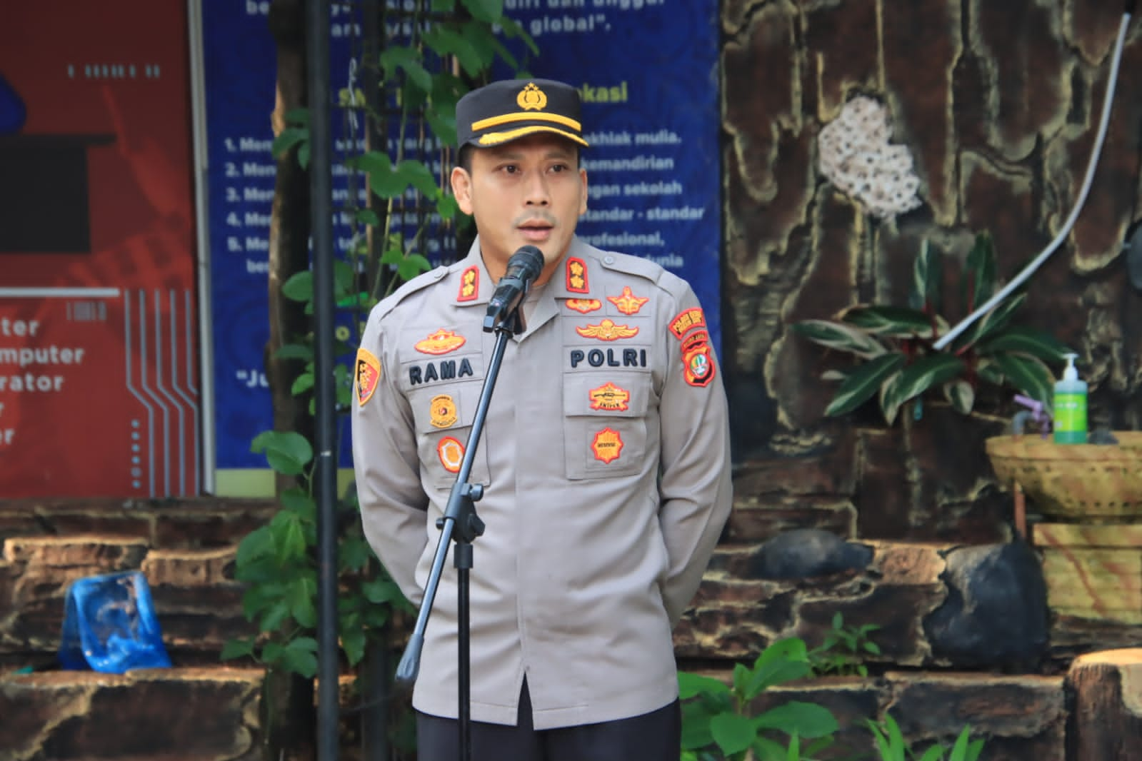 Wakapolres Metro Bekasi Kota Menyambangi SMK Negeri 9 Ada Apakah?