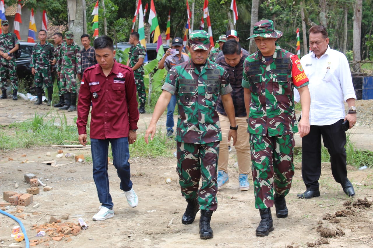 Danrem 044/Gapo meninjau Lokasi TMMD Ke-115 di Desa Cahya Bumi, Lempuing