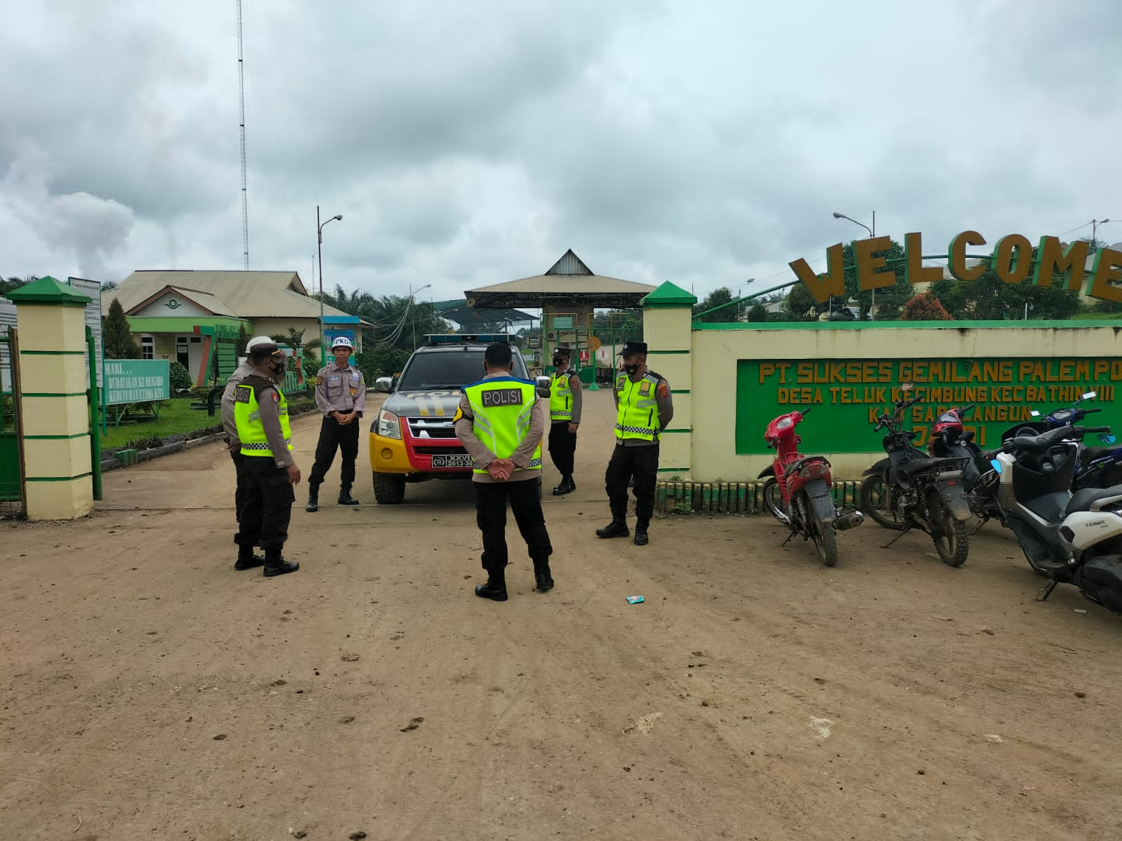 Polsek Batin VIII Sambangi Pabrik Sawit, Himbau Stop Sementara Angkutan CPO ke Jambi.