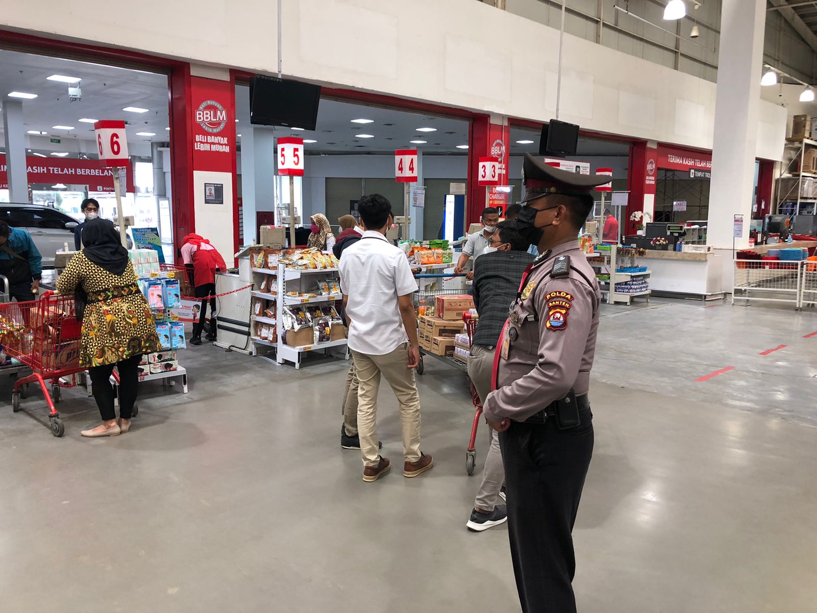 Ciptakan Kamtibmas di Pusat Perbelanjaan, Ditpamobvit Polda Banten Kunjungi Lottemart dan Hokben