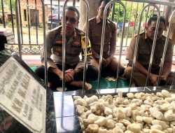 Disela Pengecekan TPS Pilkades, Kapolres Sarolangun Sempatkan Berziarah ke Makam Ulama Besar KH. M. Salek.